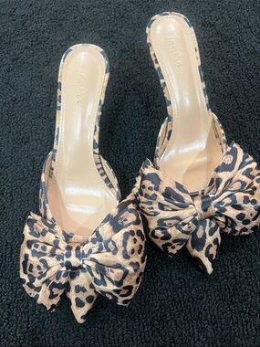 Iadore Leopard Print Pointed Toe Bow Sandals